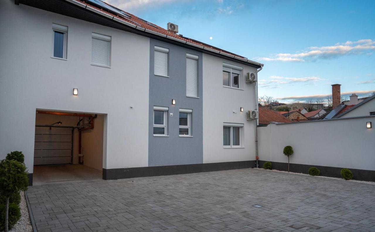 Var Apartman Eğri Dış mekan fotoğraf